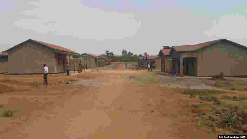 Amazu yubakiwe abimuwe ahazubakwa Ikibuga cy’ndege cya Bugesera