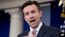 Juru bicara Gedung Putih, Josh Earnest (foto; dok).