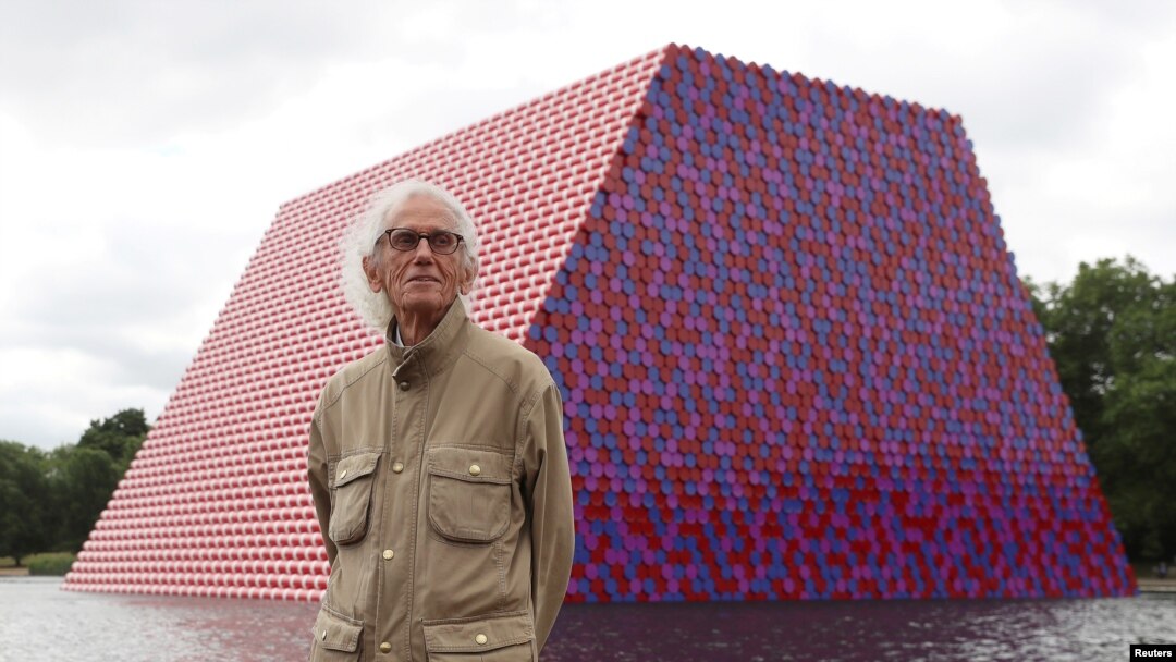 Christo, Artist Known for Large, Colorful Works, Dies