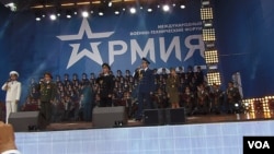 亞歷山德羅夫歌舞團去年夏季在莫斯科武器展開幕式上演出。