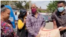በጣይቱ ሆቴል እርዳታ የማስተባበር ሥራ ሲሠራ