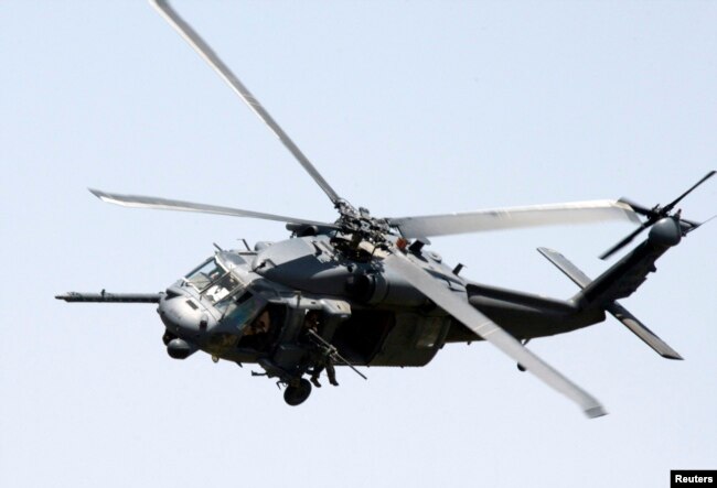 Вертолет армии США UH-60 Black Hawk, 10 мая 2010 г. REUTERS/Nikola Solic