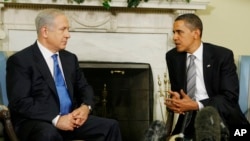 Presiden AS Barack Obama saat bertemu dengan Perdana Menteri Israel Benjamin Netanyahu di Gedung Putih, 2009. (Foto: Dok)