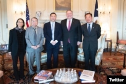 U.S. Secretary of State Mike Pompeo met with Wang Dan, Su Xiaokang, Liane Lee, Henry Li and other student leaders and survivors of the Tiananmen Square protests, June 2, 2020. (Mike Pompeo, Twitter)