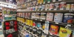 Many hardware store customers are purchasing paint for do-it-yourself home projects. (D.Block/VOA)
