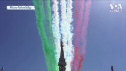 Gökyüzünde İtalyan Bayrağı Gösterisi