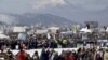 Miles soportan frío y lluvia en espera del papa en Quito