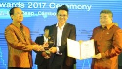 បទសម្ភាសន៍​ VOA៖ ជ័យលាភី​មេដាយមាស​​ចែករំលែកបទពិសោធ​លក់សំបុត្រអនឡាញ