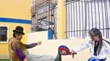 EMD 6-14 / Cholitas bolivianas se capacitan en artes marciales para frenar la violencia