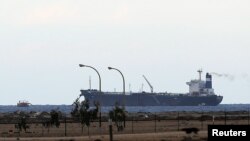 Kapal tanker Korea Utara di pelabuhan al-Sidra