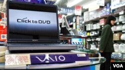 La serie de laptops Vaio E tiene tres tamaños de pantallas: 35.56, 39.37 y 43.94 cm y tiene los procesadores de segunda generación Intel Core i3 o i5.