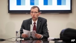 Congressional Budget Office Director Douglas W. Elmendorf holds a briefing for reporters on the CBO's updated budget and economic outlook, Monday, Jan. 26, 2015.