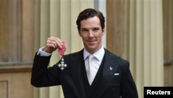 Benedict Cumberbatch is appointed a CBE (Citizen of the British Empire) in the Most Excellent Order of the British Empire in recognition of his services to the performing arts and to charity. (Buckingham Palace, London, England, UK)