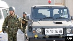 Japanski vojnici dostavljaju pomoć postradalima, 13. mart, 2011.