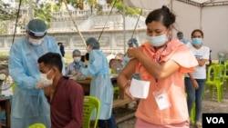 Covid-19 vaccination drive in Phnom Penh, Cambodia, May 10, 2021. (Malis Tum/VOA Khmer)