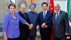 BRICS' heads of state, from left, Brazil's President Dilma Rousseff, Russia's President Vladimir Putin, India's Prime Minister Manmohan Singh, China's President Hu Jintao and South Africa's President Jacob Zuma pose for a group photo at the G-20 Summit in