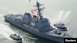 ABD donanmasına ait USS Mason destroyeri bölgedeki ticari gemilere yönelik korsan saldırı veya kaçırma girişimlerine daha önce de müdahale etti.