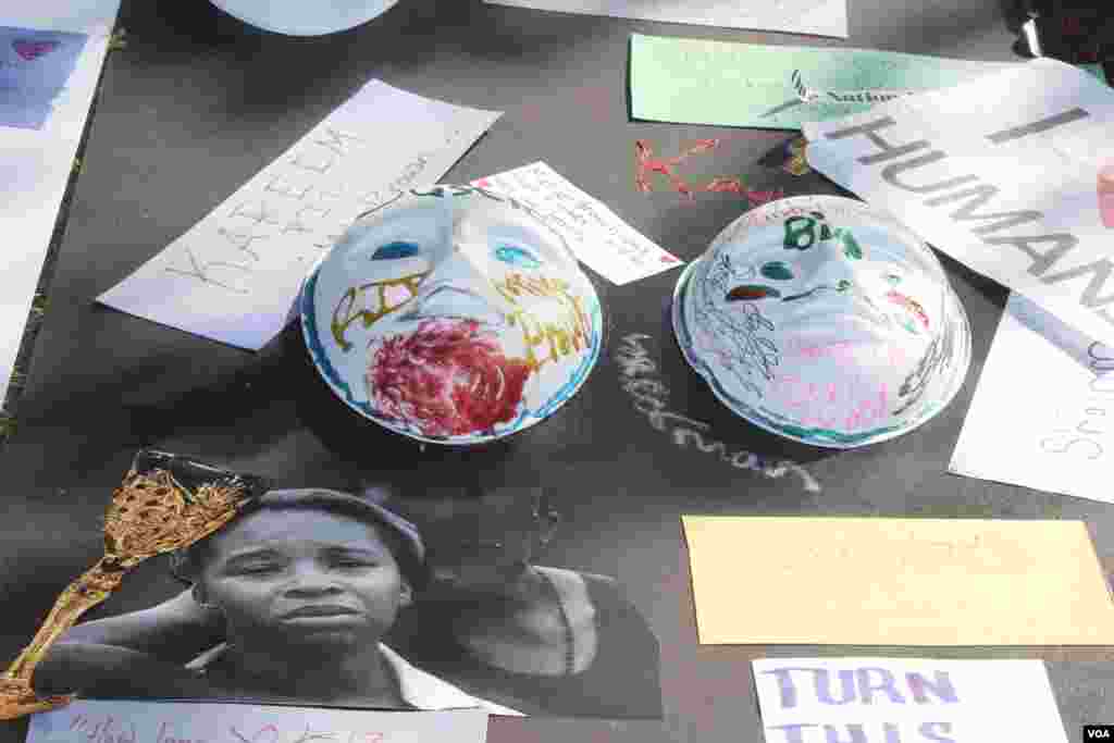Distintas organizaciones en Ferguson, también se encuentran recolectando fondos para los padres de Michael Brown. [Foto: Gesell Tobias, VOA]