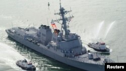 梅森号驱逐舰到达弗罗里达州的卡纳维拉尔港口