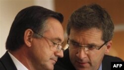 Ekspertët: Greqia ka bërë përparim për zgjidhjen e krizës së borxhit