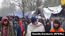 Migranti u kampu Vučjak, Bihać