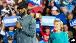 Clinton da fitaccen dan wasan kwallon kwando LeBron James