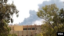 Avyon konba l’OTAN bonbade pozisyon ki tou prè rezidans lidè peyi a, Kolonèl Moammar Gadhafi, genyen nan kapital Libi a, Tripoli