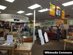 Going-out-of-business sale at a Family Christian Store in Simi Valley, California, April 2017. (Photo by DoulosBen via Wikimedia Commons)