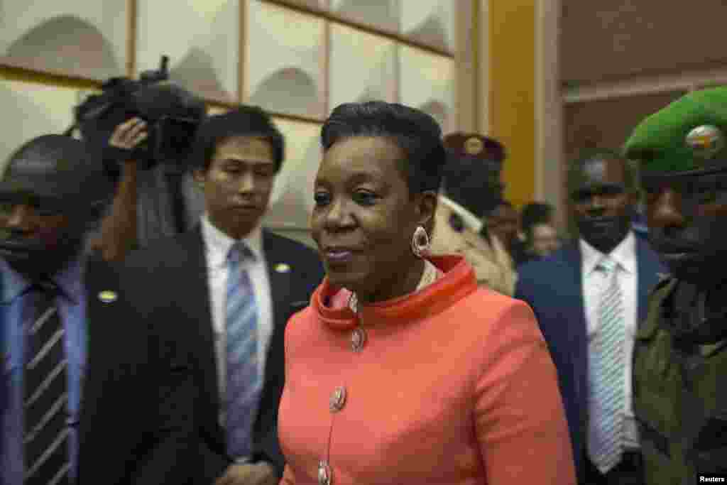 Newly parliamentary-elected interim President of the Central African Republic Catherine Samba-Panza walks into the National Assembly prior to her swearing-in ceremony in the capital Bangui January 23, 2014. REUTERS/Siegfried Modola 