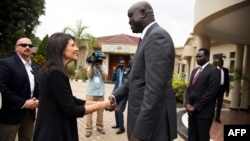 L'ambassadrice des Etats-Unis à l'ONU, Nikki Haley, 2e à gauche, est arrivée mercredi à Juba, Soudan du Sud, 25 octobre 2017.