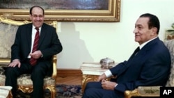 Egyptian President Hosni Mubarak, right, meets with Iraq's Prime minister Nouri al-Maliki at the Presidential Palace in Cairo, Egypt, 20 Oct 2010
