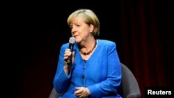 Mantan Kanselir Jerman Angela Merkel berbicara saat berbicara tentang "masalah menantang zaman kita" di Berlin, Jerman 7 Juni 2022. (Foto: REUTERS/Annegret Hilse)