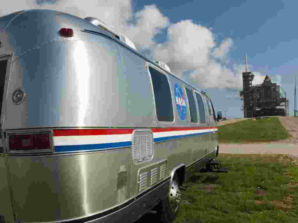 El transbordador espacial Atlantis, OV-104, se prepara para su lanzamiento desde el Centro Kennedy de la NASA en Florida.