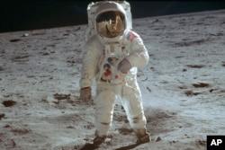 Ảnh phi hành gia Buzz Aldrin đặt chân lên mặt trăng vào ngày 20/7/1969.