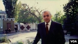 ზვიად გამსახურდია ჩეჩნეთის დედაქალაქ გროზნოში დევნილობის დროს, 1992 წელი