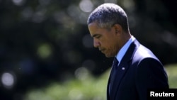 President Barack Obama departs from the White House in Washington to travel to a town hall meeting with service members at Fort Meade, Maryland, Sept.11, 2015.