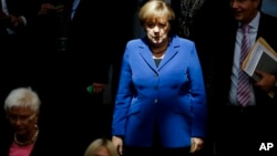 La mandataria alemana, Angela Merkel, dijo que EE.UU. debe nuevamente ganarse la confiaza de su país.