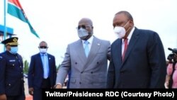 Président Uhuru Kenyatta mokonzi ya Kenya (G) na mokokani wa ye Félix Tshisekedi ya RDC na Kinshasa, 20 avril 2021. (Twitter/Présidence RDC)