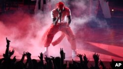 Kendrick Lamar performs a medley at the MTV Video Music Awards at The Forum on Sunday, Aug. 27, 2017, in Inglewood, Calif. 