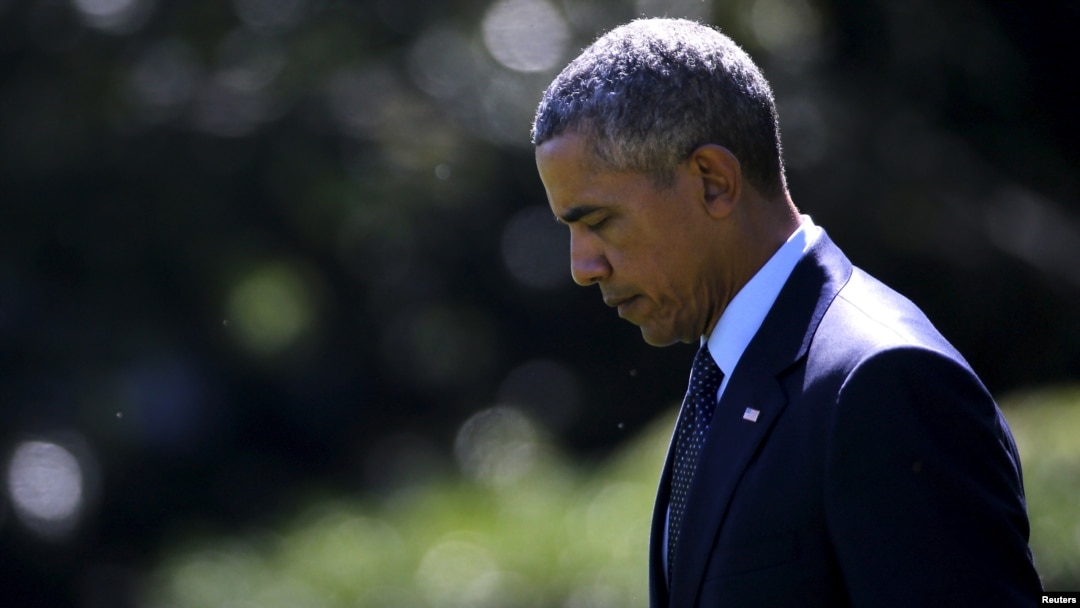 President Barack Obama departs from the White House in Washington to travel to a town hall meeting with service members at Fort Meade, Maryland, Sept.11, 2015.