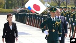 Russian Defense Minister Sergei Shoigu, right, reviews an honor guard with his Japanese counterpart Tomomi Inada upon arrival at Defense Ministry in Tokyo, March 20, 2017. 