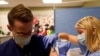 EE.UU.: Estudiantes de enfermería y medicina se unen a campañas de vacunación de COVID-19
