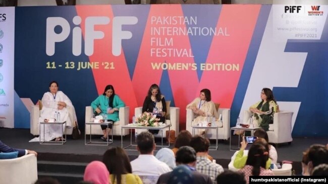 فرئیر ہال میں منعقد ہونے والے اس فیسٹول میں ملک بھر سے مایہ ناز شوبز شخصیات کے ساتھ ساتھ حکومتی نمائندوں نے بھی شرکت کی۔