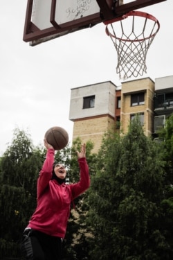 Rođena Sarajka u SAD je izbjegla kad je imala nepunih šest godina. Košarka joj je, kaže, druga, ali najveća sportska ljubav