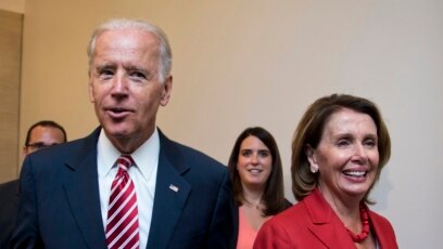Cựu Phó Tổng thống Joe Biden (trái) vừa được Chủ tịch Hạ viện Nancy Pelosi (phải) - trong bức ảnh chụp ngày 15/7/2015 - ủng hộ tranh cử chức tổng thống Mỹ trong cuộc bầu cử sẽ diễn ra vào tháng 11 năm nay.