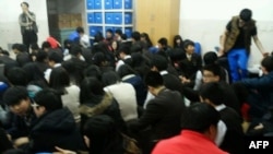 Sinh viên Hàn Quốc trên đảo Baengnyeong đã xuống hầm trú ẩn.