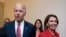 Cựu Phó Tổng thống Joe Biden (trái) vừa được Chủ tịch Hạ viện Nancy Pelosi (phải) - trong bức ảnh chụp ngày 15/7/2015 - ủng hộ tranh cử chức tổng thống Mỹ trong cuộc bầu cử sẽ diễn ra vào tháng 11 năm nay.