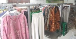 Pakaian bekas layak pakai ynag dipajang di Toko Kita, menjual pakaian dengan bayar seikhlasnya (Foto: Eva Putriya/Toko Kita).