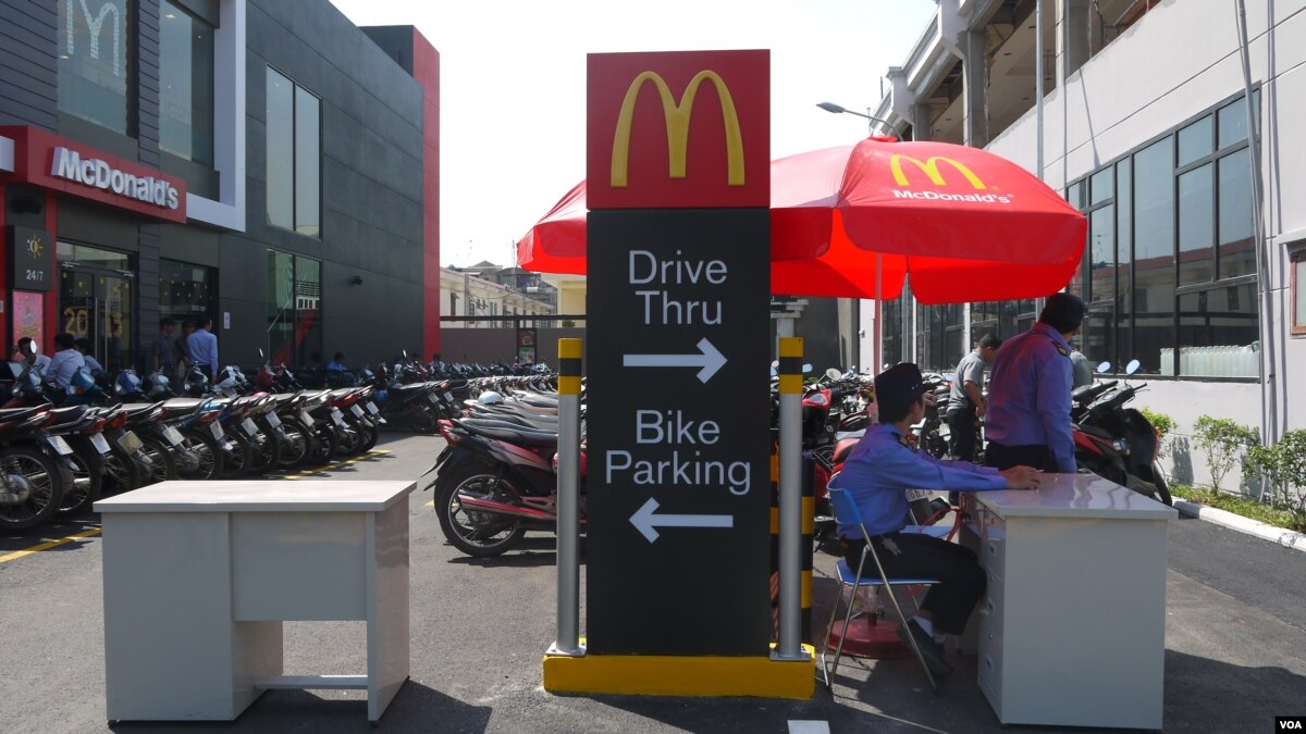 mcdonalds in vietnam How much does mcdonald's big mac cost in vietnam prices big mac in ho chi minh city big mac 60000 vnd ca 2,82. mcdonalds in vietnam How much does mcdonald's big mac cost in vietnam prices big mac in ho chi minh city big mac 60000 vnd ca 2,82.