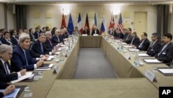Iranian Foreign Minister Javad Zarif (C-R), European Union High Representative Federica Mogherini (C-L) and other officials from Britain, China, France, Germany, Russia and the United States wait for the start of a meeting on Iran's nuclear program in Lau